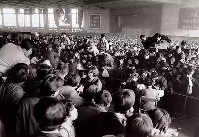 上海股民集散地_广东路营业部深圳股票_上海 股票市场 解放前