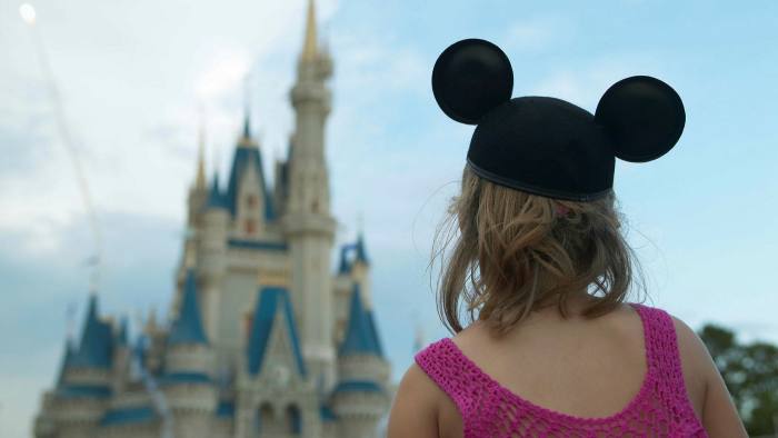 上海迪士尼乐园重开，迪士尼公司自救路在何方？疫情冲击损失几何