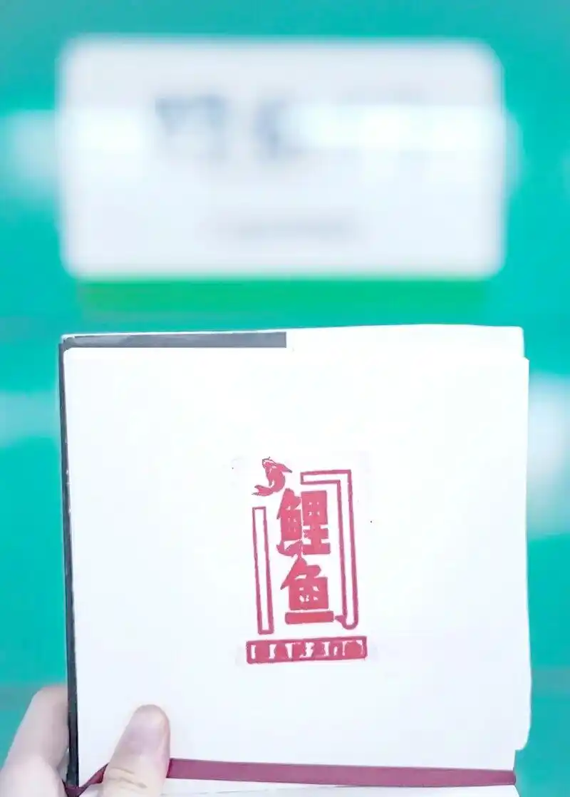 2025年股市休市安排_股市放假安排2025最新通知_深圳节日氛围与地铁风采