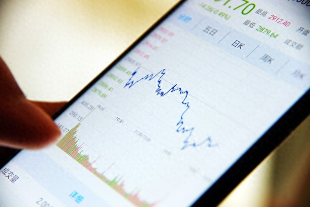 大学生攒2万8想炒股到100万？股民老张的股市逆袭路揭秘