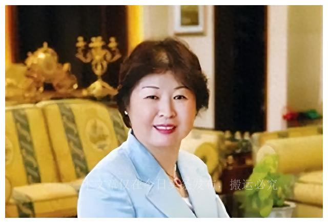 张茵 传奇人生_张茵 爱上一个_从贫苦到首富的废纸女王