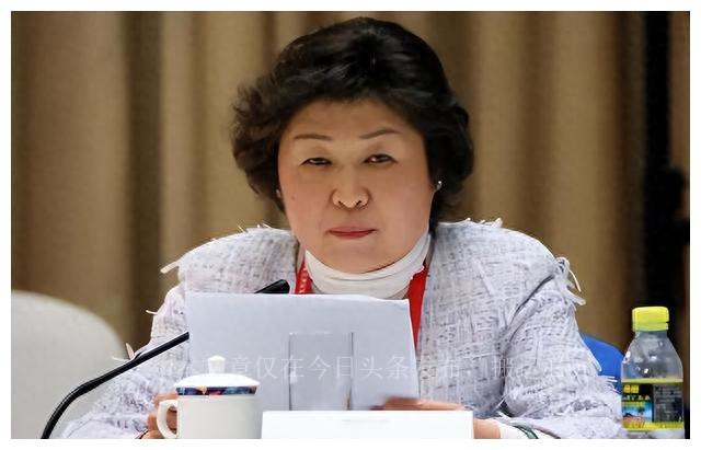 张茵 爱上一个_从贫苦到首富的废纸女王_张茵 传奇人生
