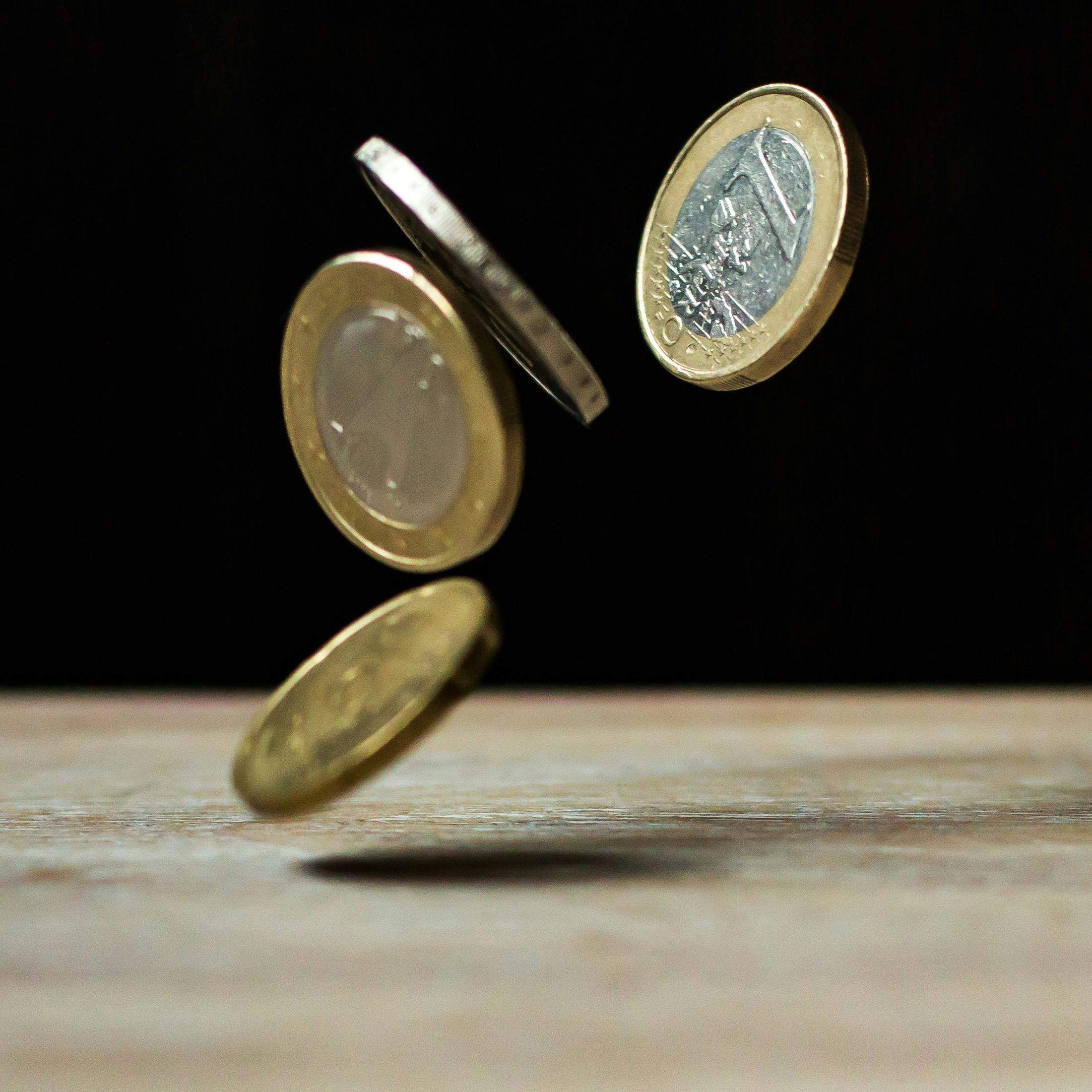 美黄金期货一手多少钱？成本与风险全解析